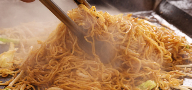 バーベキューの良き相棒である焼きそばは定番です